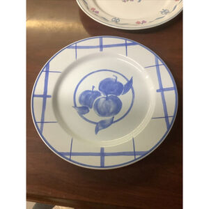 1 NEWCOR Dinner Plate In The Seattle Pattern (blue apples), Thailand